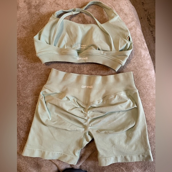 Dfyne Impact Shorts and sports bra New Palm Sz M - Picture 5 of 5